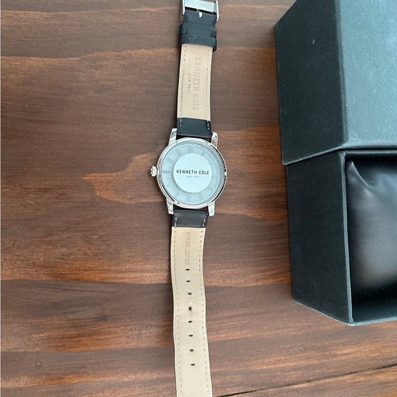 Kenneth Cole Transparent Watch - Picture 3 of 3